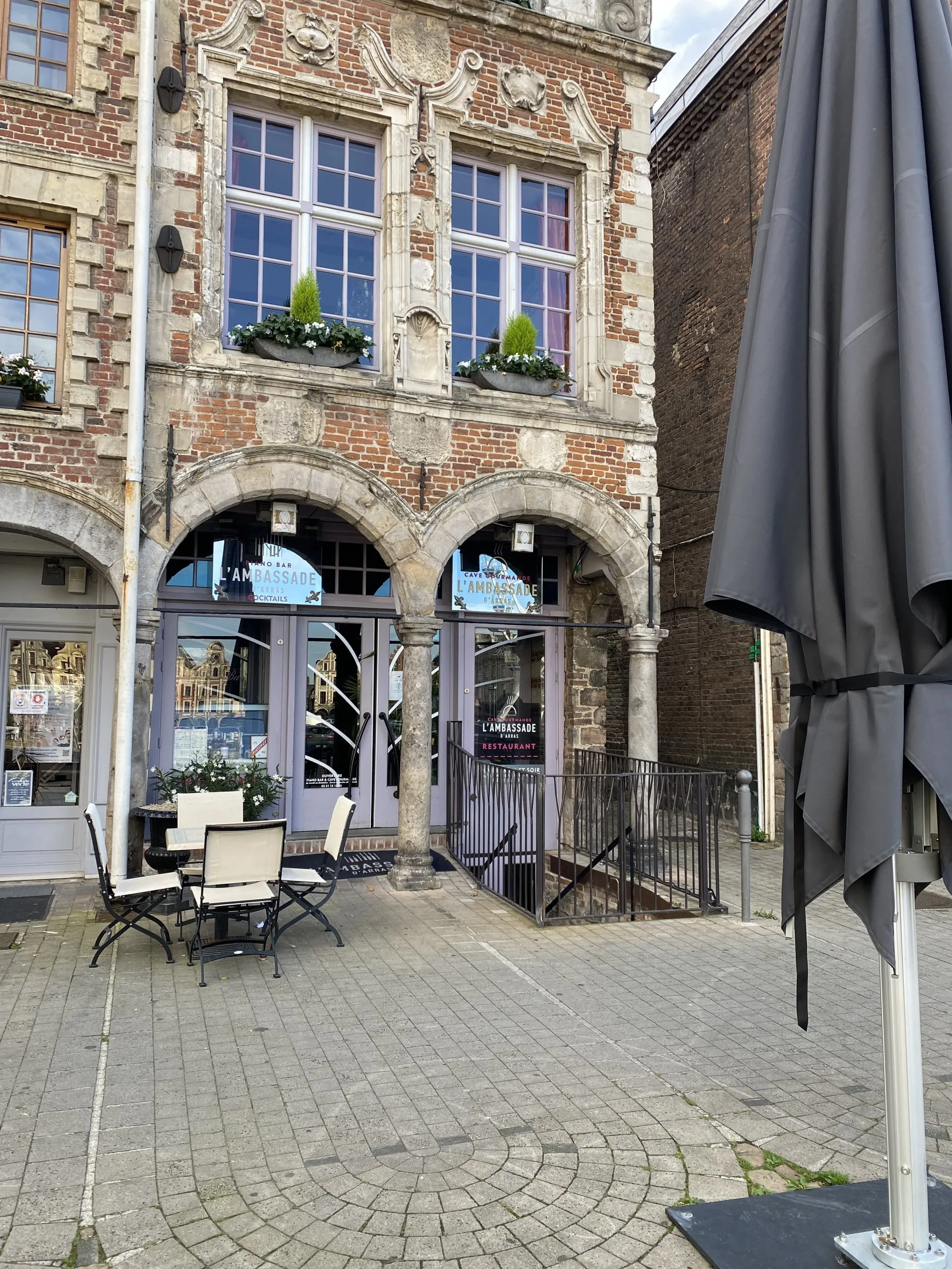lambassade-arras-cave-gourmande-restaurant-first-architecture